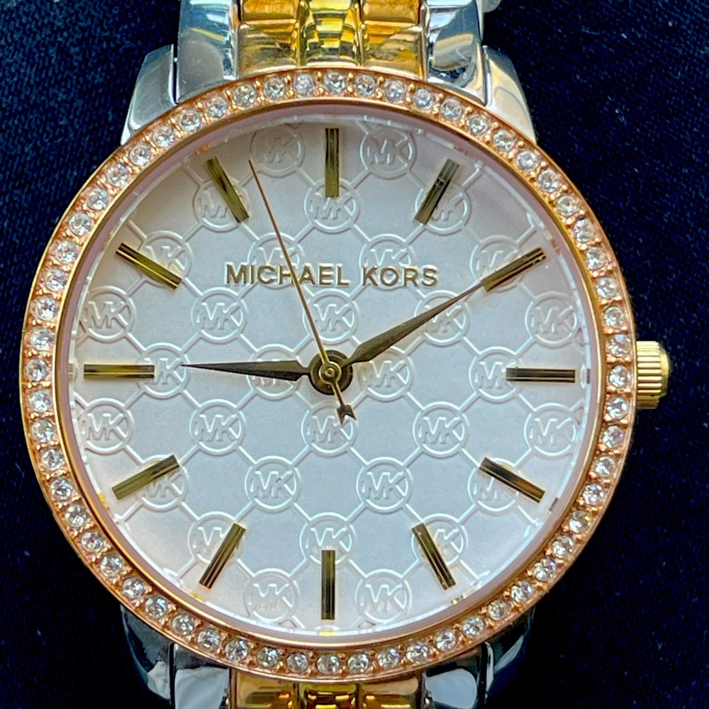 Michael Kors watch box included